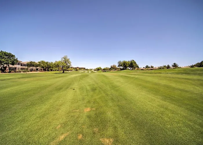 Pool, Balcony & Golf Course Views: Gem Holiday home Scottsdale